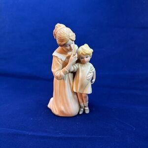 VTG 1981 Enesco Treasured Memories "My Daughter Is Growing Up" Figurine